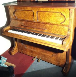 Ronisch Upright Piano (719)