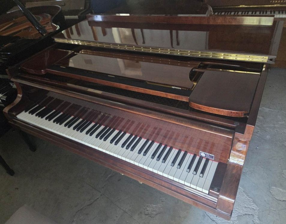 Steinway Grand Piano (915)