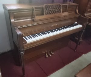 Yamaha Upright Piano (692)