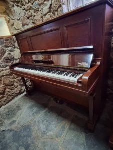 Steinway Upright Piano (782)
