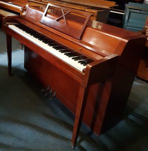 Yamaha Upright Piano (620)
