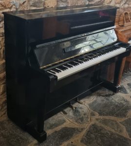 Yamaha Upright Piano (675)
