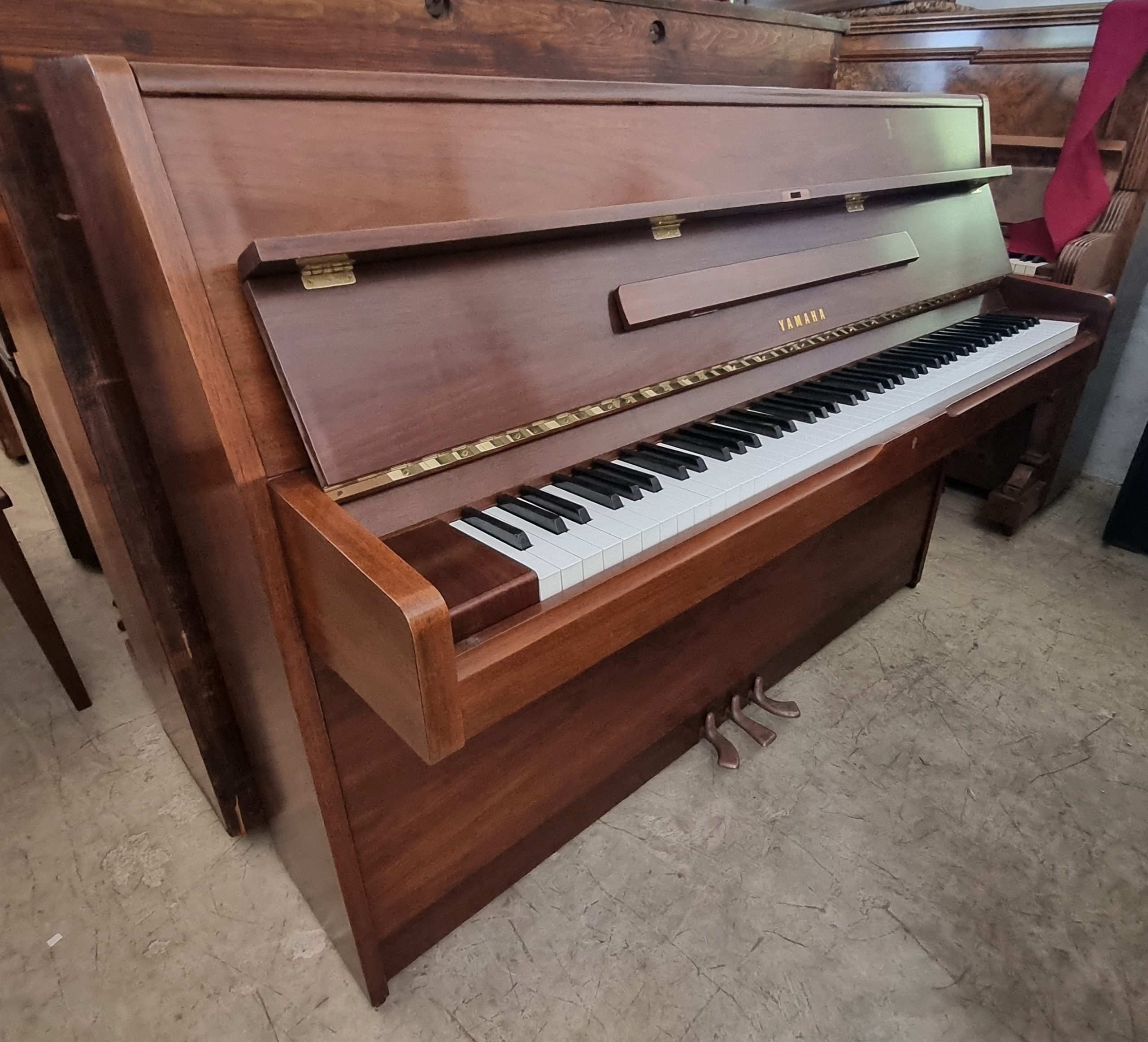 Yamaha Upright Piano (650)
