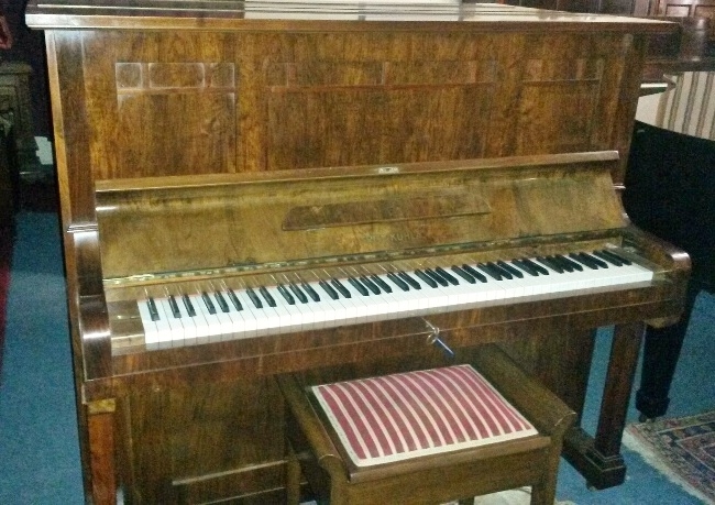 Fritz Kuhla Upright Piano (658)