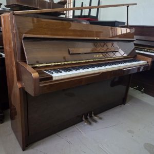 Yamaha Upright Piano (784)
