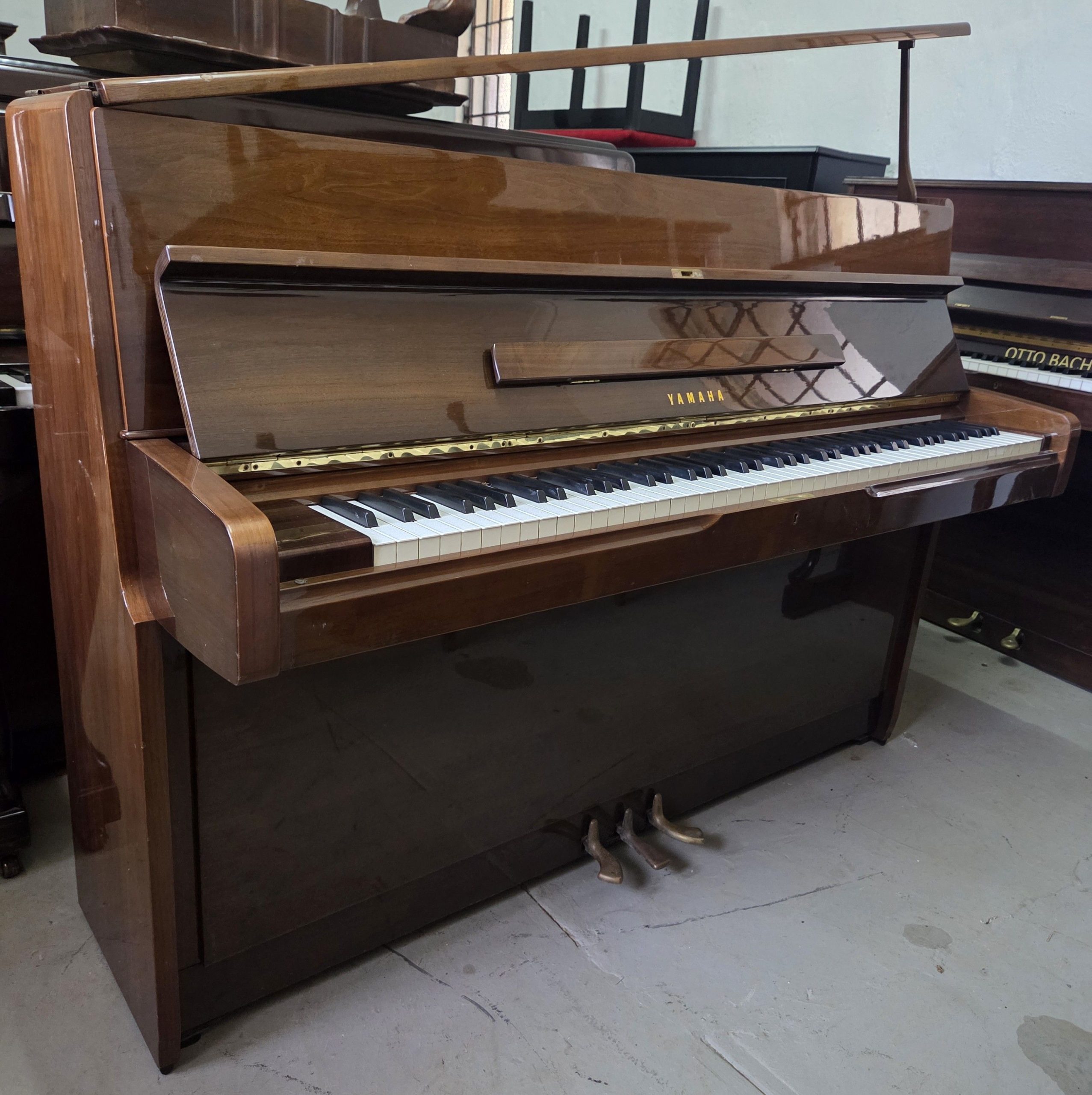 Yamaha Upright Piano (784)