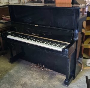 Yamaha Upright Piano (709)