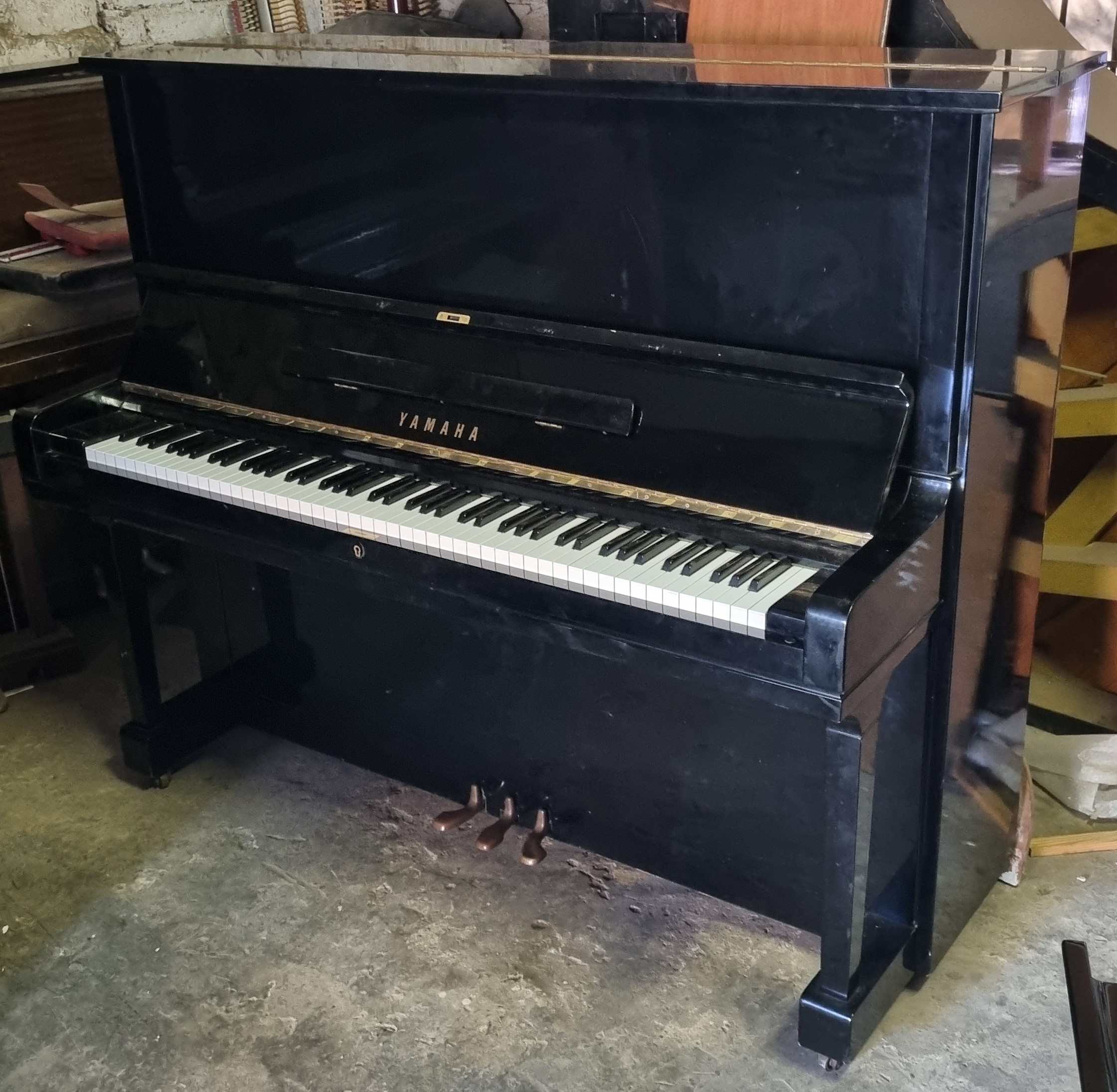 Yamaha Upright Piano (709)