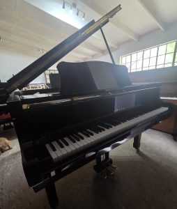 Yamaha Grand Piano (920)