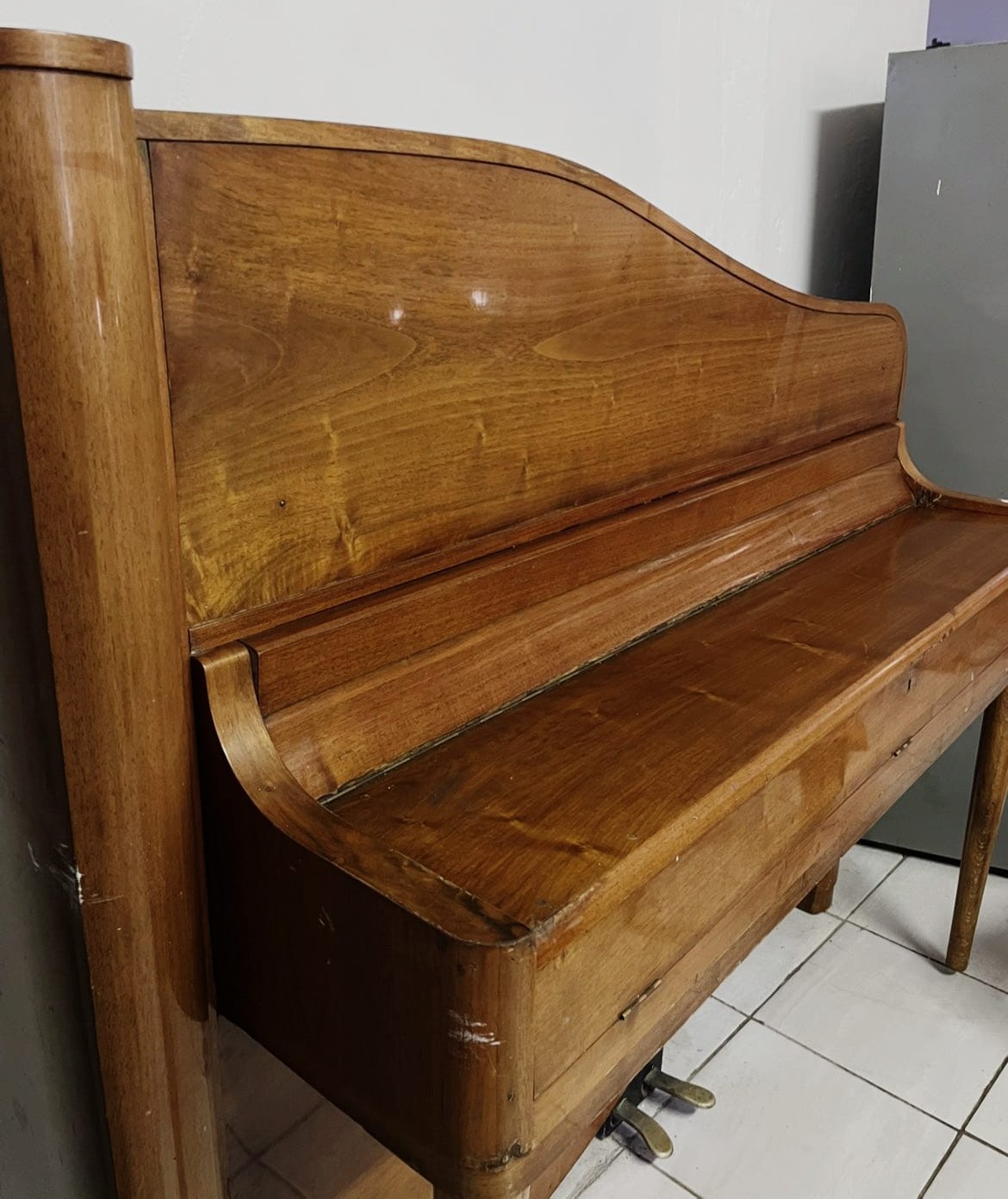 Rippen Upright Piano (007)